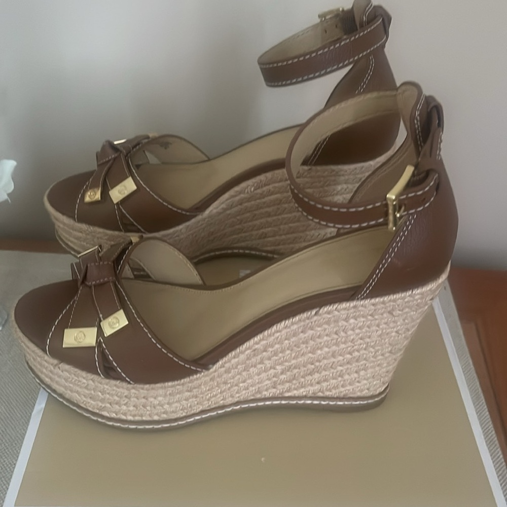 New Condition in box -Michael Kors Brown and Gold Wedge Sandals with Bow Detail - Picture 4 of 7